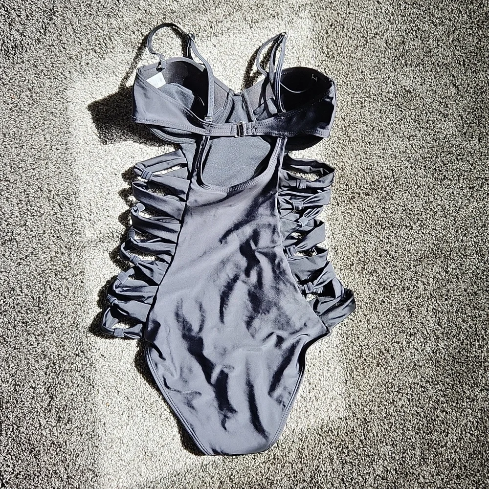 Sexy swimsuit - Picture 2 of 5